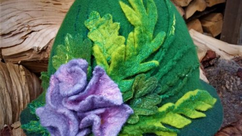 Green sauna hat with "Lilac" flowers